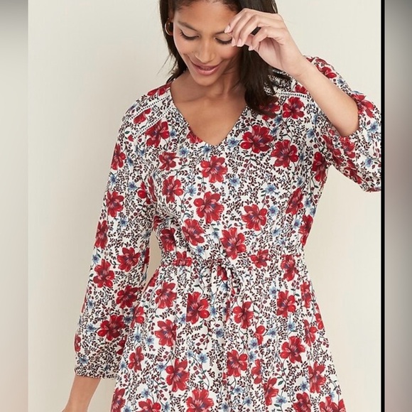 Old Navy Dresses & Skirts - Old Navy Petite XS Floral V-Neck Fit & Flare Dress with Crochet Trim